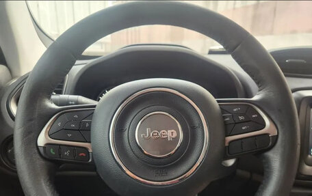 Jeep Renegade I рестайлинг, 2022 год, 1 600 000 рублей, 10 фотография