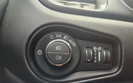 Jeep Renegade I рестайлинг, 2022 год, 1 600 000 рублей, 12 фотография