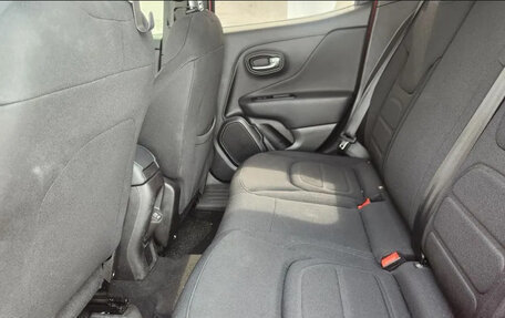 Jeep Renegade I рестайлинг, 2022 год, 1 600 000 рублей, 14 фотография