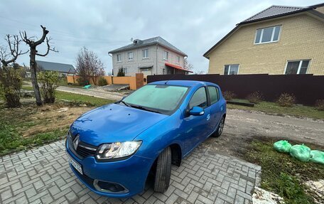 Renault Sandero II рестайлинг, 2015 год, 900 000 рублей, 2 фотография