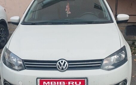Volkswagen Polo VI (EU Market), 2013 год, 750 000 рублей, 1 фотография