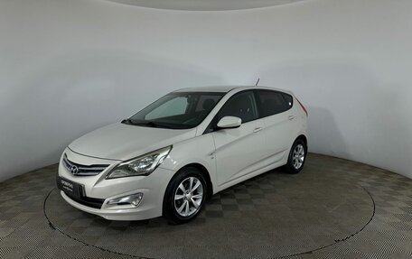 Hyundai Solaris II рестайлинг, 2015 год, 900 000 рублей, 1 фотография