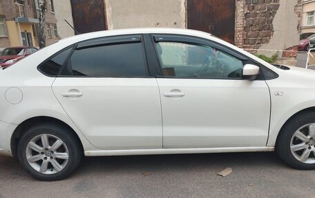 Volkswagen Polo VI (EU Market), 2013 год, 750 000 рублей, 2 фотография