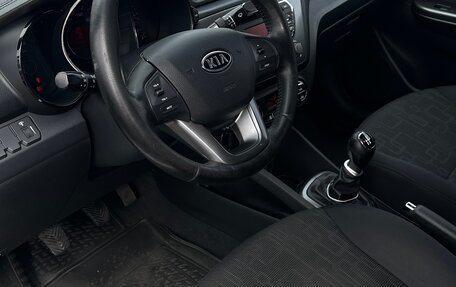 KIA Rio III рестайлинг, 2012 год, 1 050 000 рублей, 23 фотография