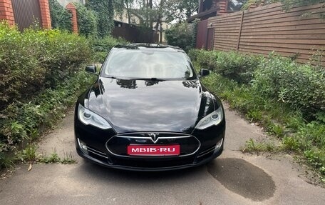 Tesla Model S I, 2013 год, 2 000 000 рублей, 1 фотография