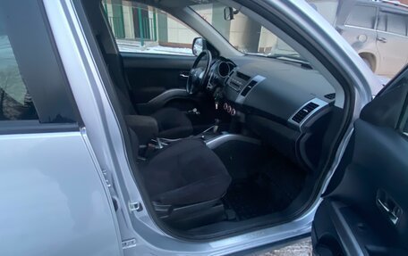 Mitsubishi Outlander III рестайлинг 3, 2007 год, 990 000 рублей, 8 фотография