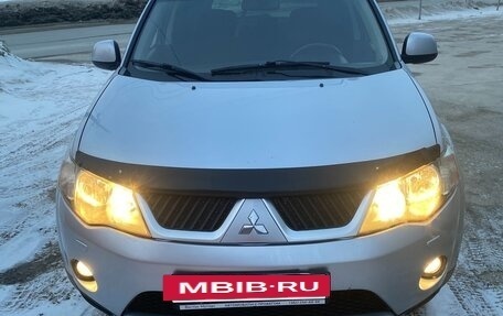 Mitsubishi Outlander III рестайлинг 3, 2007 год, 990 000 рублей, 7 фотография