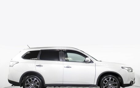 Mitsubishi Outlander III рестайлинг 3, 2014 год, 1 695 000 рублей, 4 фотография