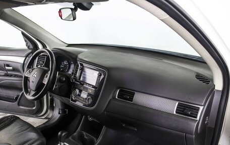 Mitsubishi Outlander III рестайлинг 3, 2014 год, 1 695 000 рублей, 9 фотография