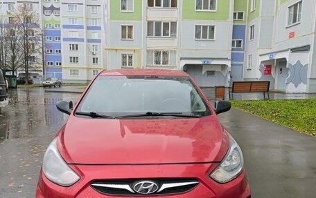 Hyundai Solaris II рестайлинг, 2013 год, 690 000 рублей, 1 фотография