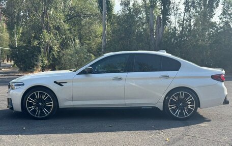 BMW 5 серия, 2018 год, 2 900 000 рублей, 3 фотография