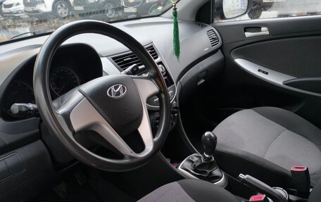 Hyundai Solaris II рестайлинг, 2013 год, 690 000 рублей, 5 фотография