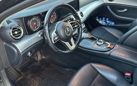 Mercedes-Benz E-Класс, 2019 год, 2 600 000 рублей, 8 фотография