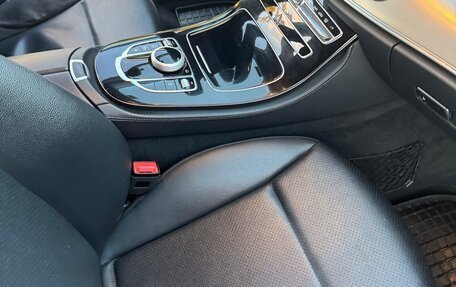 Mercedes-Benz E-Класс, 2019 год, 2 600 000 рублей, 4 фотография