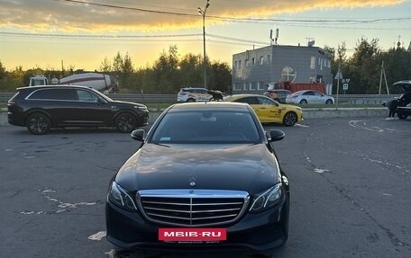 Mercedes-Benz E-Класс, 2019 год, 2 600 000 рублей, 10 фотография