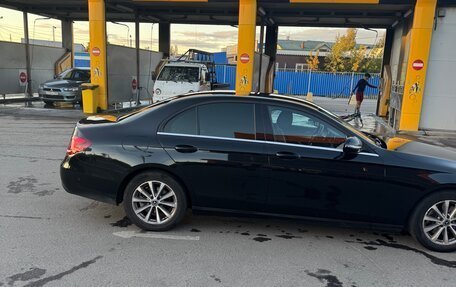 Mercedes-Benz E-Класс, 2019 год, 2 600 000 рублей, 34 фотография