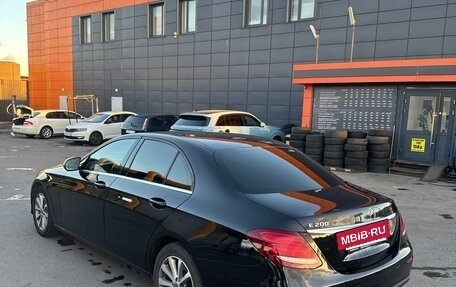 Mercedes-Benz E-Класс, 2019 год, 2 600 000 рублей, 23 фотография