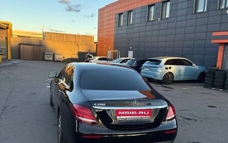 Mercedes-Benz E-Класс, 2019 год, 2 600 000 рублей, 26 фотография