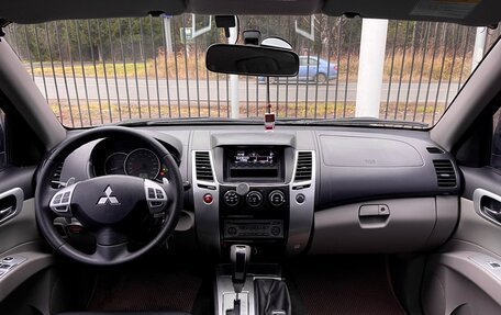 Mitsubishi Pajero IV, 2011 год, 1 649 000 рублей, 10 фотография