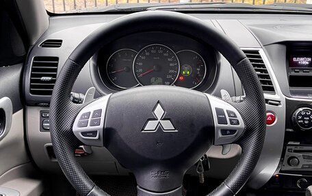 Mitsubishi Pajero IV, 2011 год, 1 649 000 рублей, 12 фотография