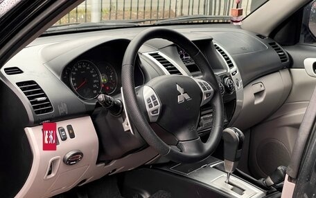 Mitsubishi Pajero IV, 2011 год, 1 649 000 рублей, 8 фотография