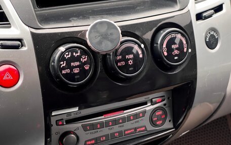 Mitsubishi Pajero IV, 2011 год, 1 649 000 рублей, 26 фотография