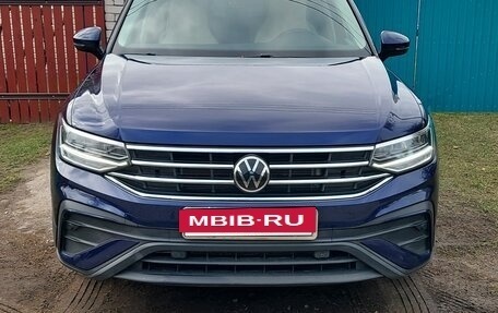 Volkswagen Tiguan II, 2022 год, 3 650 000 рублей, 2 фотография