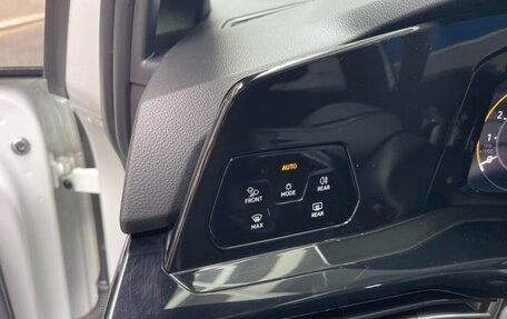 Volkswagen Golf VIII, 2022 год, 2 100 000 рублей, 12 фотография