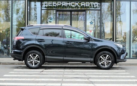 Toyota RAV4, 2019 год, 3 000 000 рублей, 4 фотография