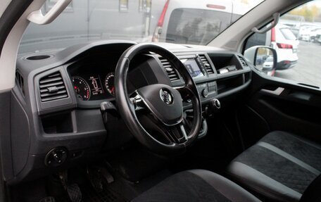 Volkswagen Caravelle T6 рестайлинг, 2019 год, 2 950 000 рублей, 5 фотография