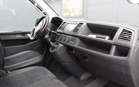 Volkswagen Caravelle T6 рестайлинг, 2019 год, 2 950 000 рублей, 6 фотография