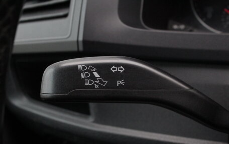 Volkswagen Caravelle T6 рестайлинг, 2019 год, 2 950 000 рублей, 10 фотография