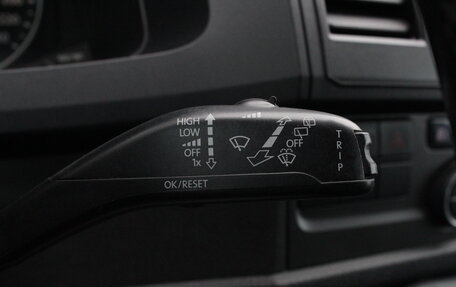 Volkswagen Caravelle T6 рестайлинг, 2019 год, 2 950 000 рублей, 11 фотография