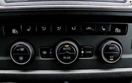 Volkswagen Caravelle T6 рестайлинг, 2019 год, 2 950 000 рублей, 13 фотография