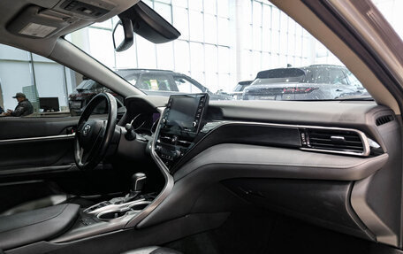 Toyota Camry, 2021 год, 2 750 000 рублей, 11 фотография