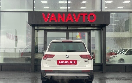 Volkswagen Tiguan II, 2017 год, 2 290 000 рублей, 3 фотография