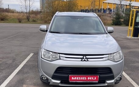 Mitsubishi Outlander III рестайлинг 3, 2014 год, 1 400 000 рублей, 1 фотография