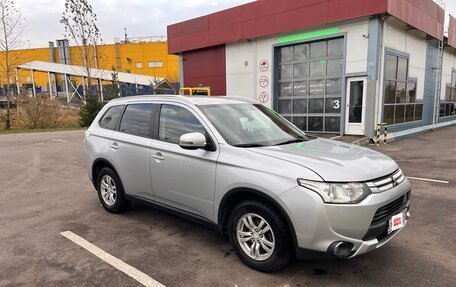 Mitsubishi Outlander III рестайлинг 3, 2014 год, 1 400 000 рублей, 2 фотография