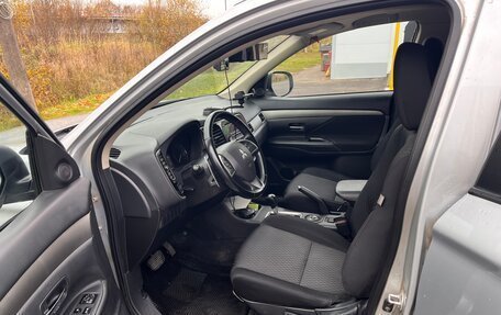 Mitsubishi Outlander III рестайлинг 3, 2014 год, 1 400 000 рублей, 14 фотография