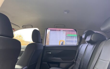 Mitsubishi Outlander III рестайлинг 3, 2014 год, 1 400 000 рублей, 12 фотография