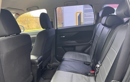 Mitsubishi Outlander III рестайлинг 3, 2014 год, 1 400 000 рублей, 11 фотография