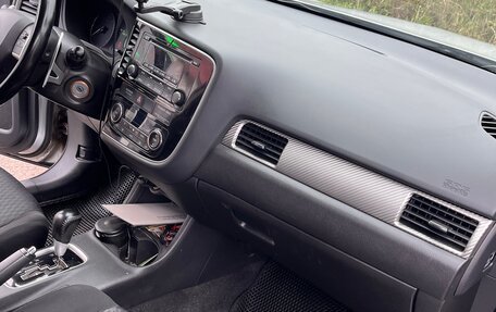 Mitsubishi Outlander III рестайлинг 3, 2014 год, 1 400 000 рублей, 8 фотография