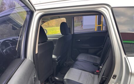 Mitsubishi Outlander III рестайлинг 3, 2014 год, 1 400 000 рублей, 13 фотография