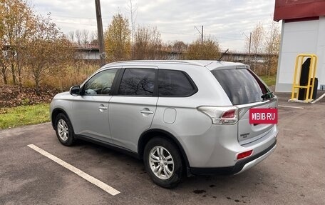 Mitsubishi Outlander III рестайлинг 3, 2014 год, 1 400 000 рублей, 5 фотография