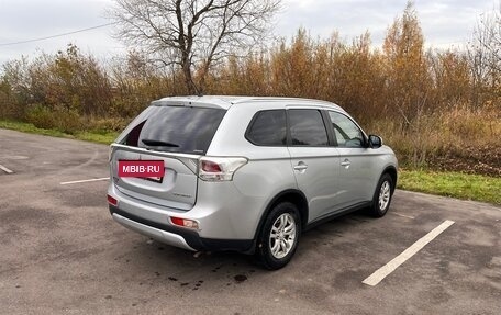 Mitsubishi Outlander III рестайлинг 3, 2014 год, 1 400 000 рублей, 3 фотография