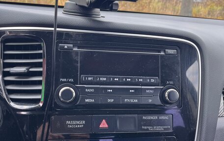 Mitsubishi Outlander III рестайлинг 3, 2014 год, 1 400 000 рублей, 17 фотография