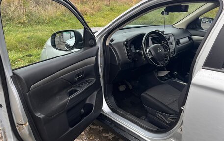 Mitsubishi Outlander III рестайлинг 3, 2014 год, 1 400 000 рублей, 24 фотография