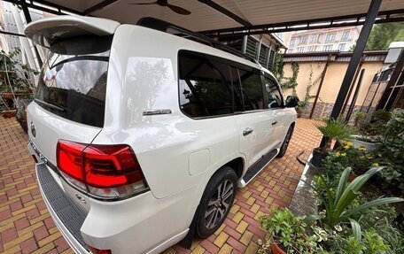 Toyota Land Cruiser 200, 2018 год, 6 900 000 рублей, 3 фотография