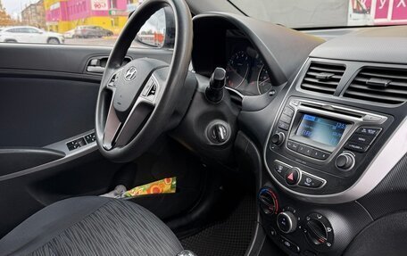 Hyundai Solaris II рестайлинг, 2015 год, 820 000 рублей, 4 фотография