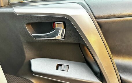 Toyota RAV4, 2019 год, 2 700 000 рублей, 26 фотография